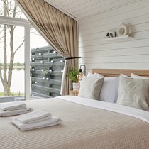 2 nakvynės namelyje su sūkurine vonia + sauna 