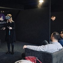 Smagios VR pramogos grupei