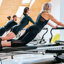 Grupinės „Pilates Reformer“ treniruotės